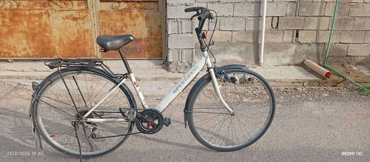 السلام عليكم بايسكل للبيع حجم 27 نضيف تايرات نضيفه سعر 75وبي مجال لطيبين مكاني ديالى  قرتبه شراي يتصل ***********
