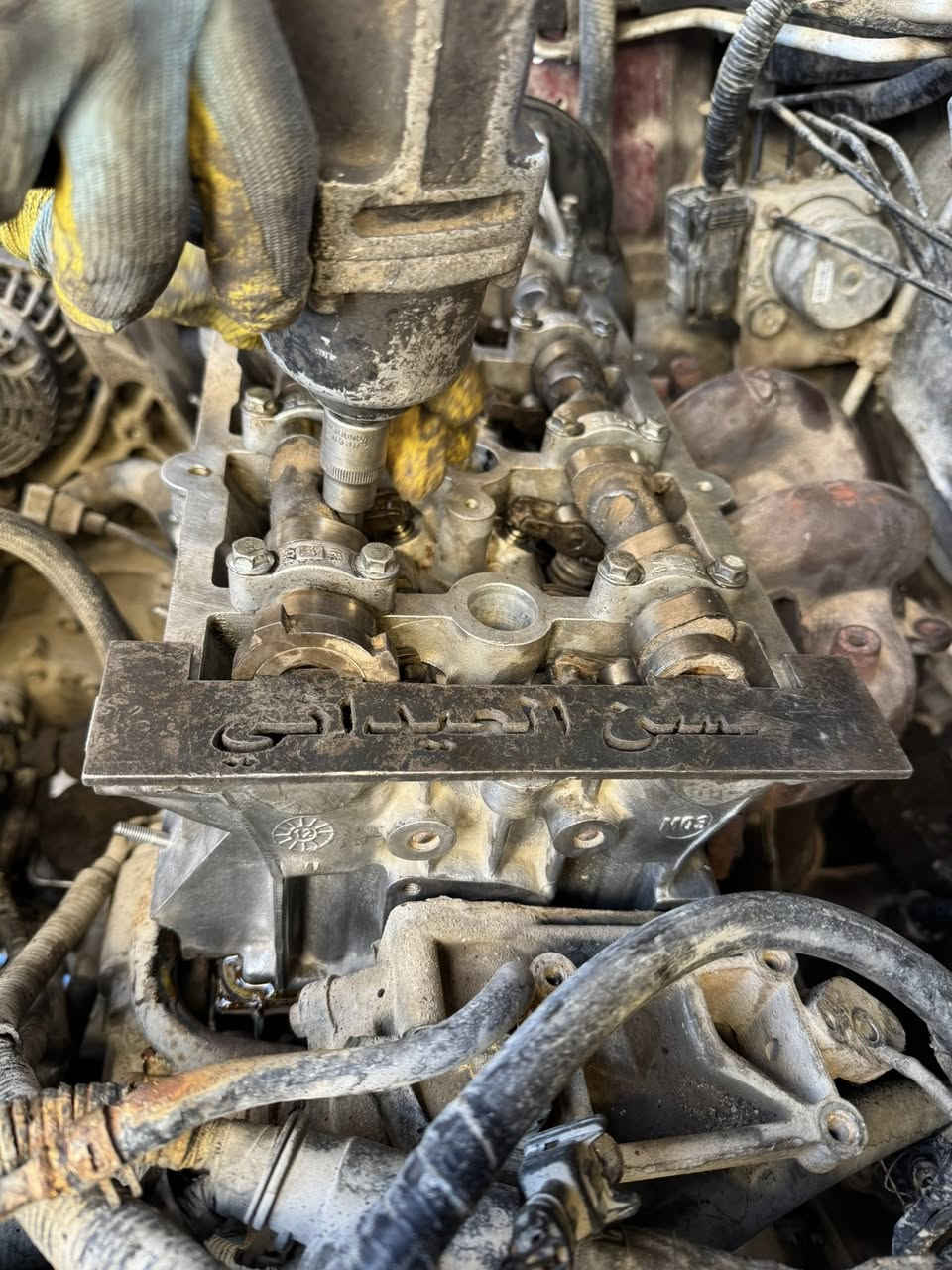 من ضمن أعمال ورشة الاخوين لصيانة السيارات 
تم اعادة تاهيل محرك تيكو. بعد قطع احد برغي الكامات بسبب انسداد مجاري الدهن بسبب اهمال تبديل الدهن تم فتح المحرك مع تبديل الولفات ومع معالجت النسداد ومع اخراج البرغي المقطوع في الكام شفت 

اخوكم حسن العيدني  ورشة لأخوين 

العنوان بصره الجمهورية مقابل 🆚 شركة اضواء الفحياء  ***********
