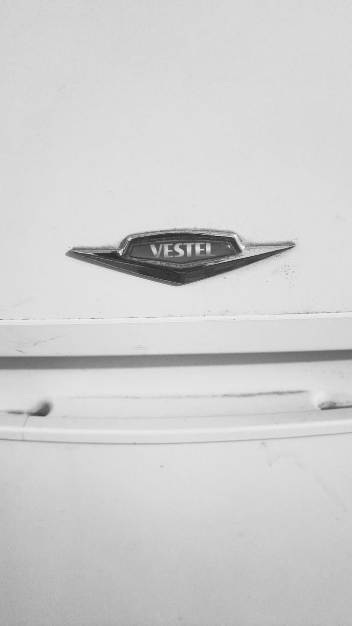 ثلاجه فيستل لبيع 16 قدم تبريد فول فوك وجوه نضيفه جدا السعر 250 وبيها مجال
للاستفسار ***********
