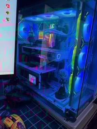 كارت RTX 5070 • معالج R7 9800X3D • شاشة Samsung 32