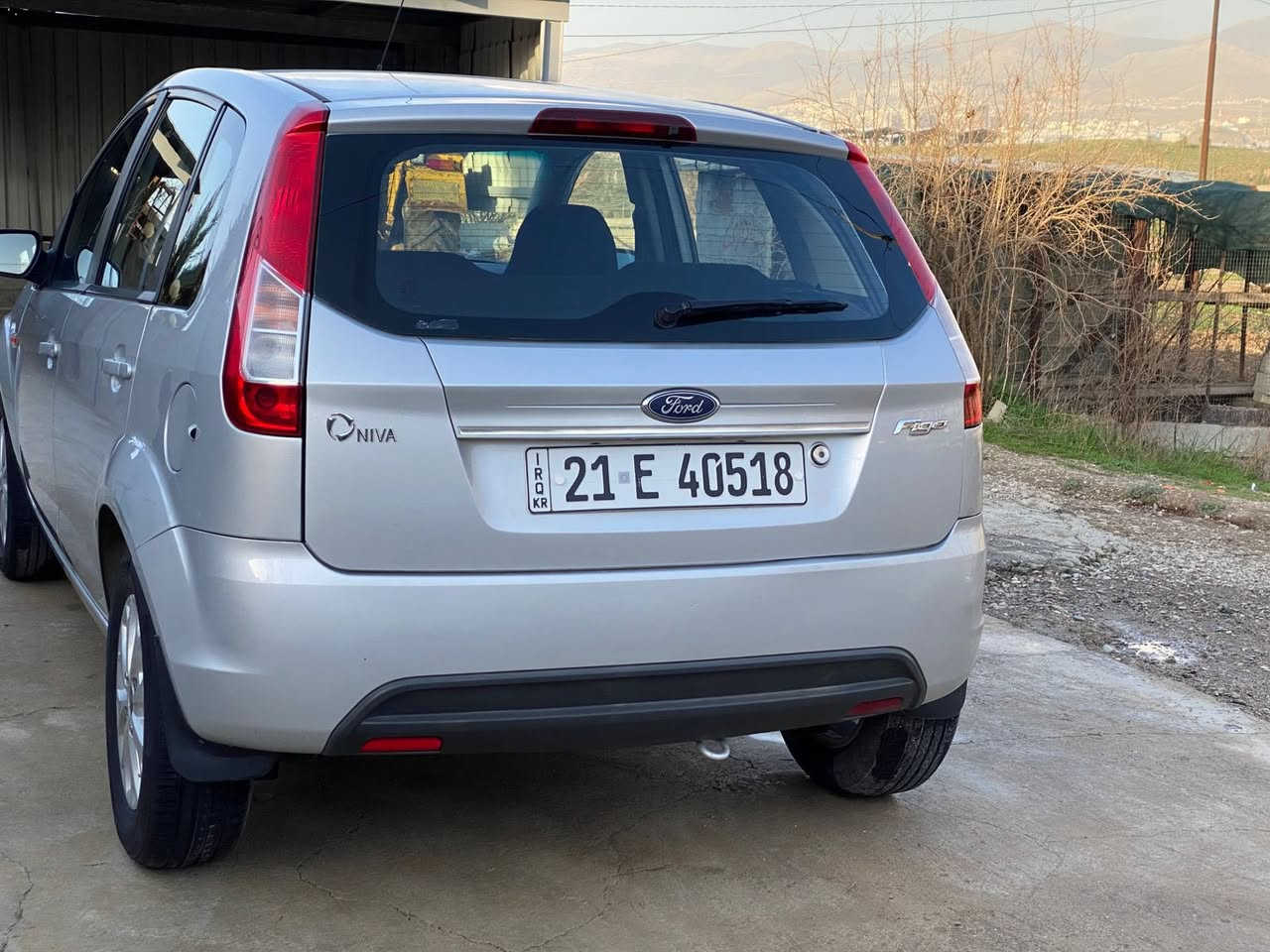 بەناوی خوای گەورە.                  
فۆرد فیکۆ ٢٠١٣ شەریکەی نیڤا بۆیاخی نیە دوو پەلە ساردی بچوکی هەیە  تۆماتیک بەشەرتی گێڕومەکینەو تەبرید    سۆنەریم داناوە. رەقەم سلێمانی ٨٥  کەمێک معامەلە
***********
