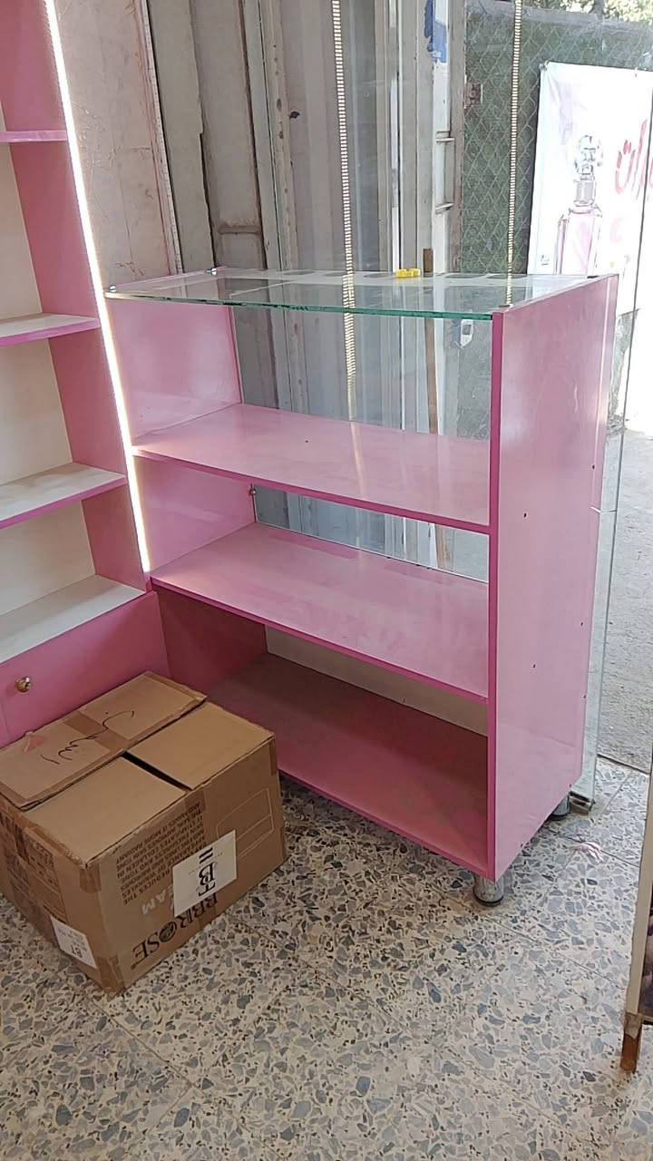 رفوف و  فاترينة جام و ميز جديدات البيع بغداد الشعب 
***********
