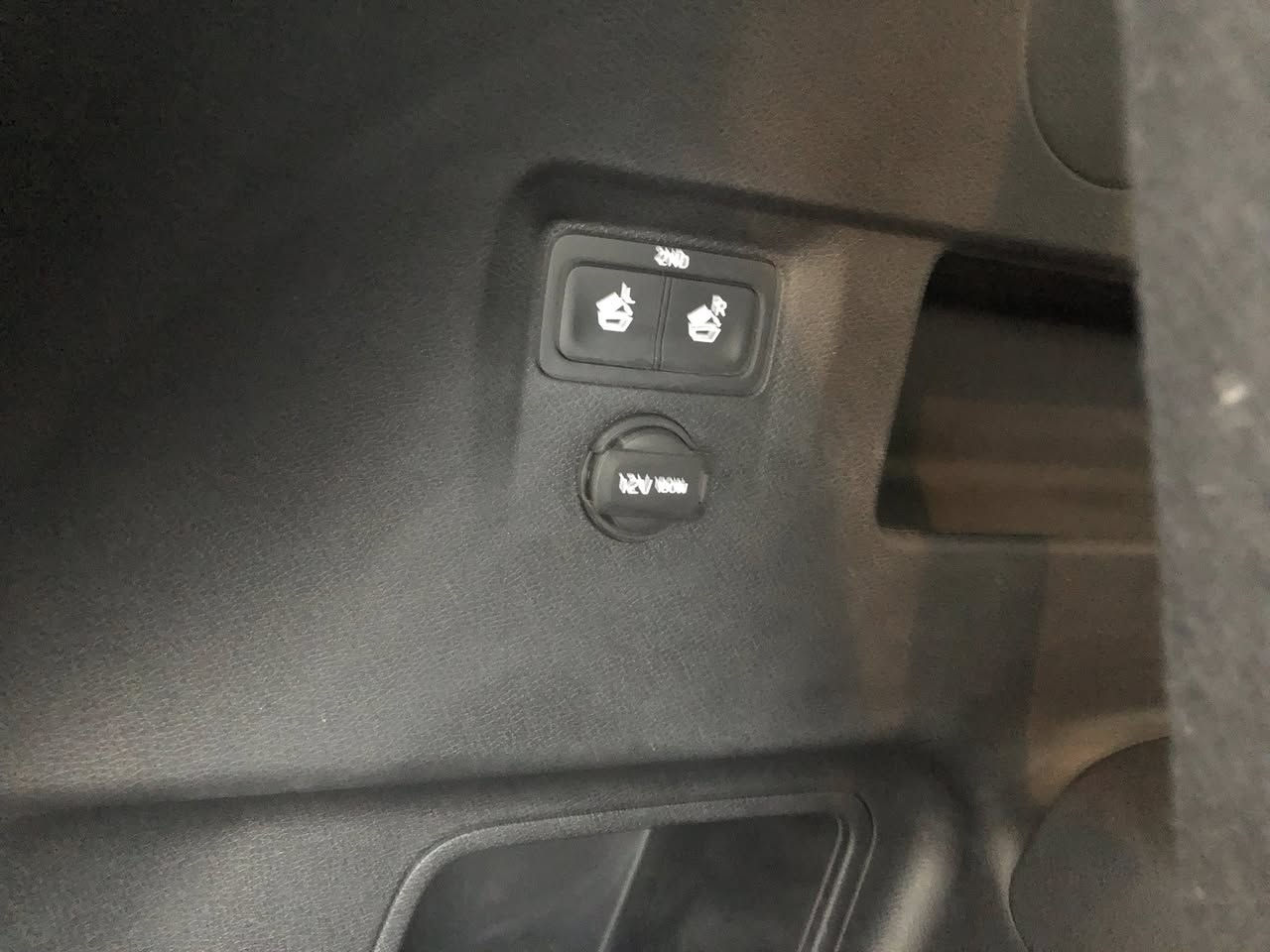 تيولورايد موديل 2024 فئة S ماشية 52000 كيلومتر ضررها بص الباب الخلفي ( الجنطه) بدون ايرباك السيارة كلش كلش جديده اني مستوردها رقم بغداد باسمي 
مواصفاته 
كشن جلد منفصل vip 
دواخل بيجي 
حساس خلفي 
رادار امامي خلي جانبي
شاحن لاسلكي -+ منافذ سلكي بالكشن 
تبريد 3 قطع 
بصمة تشغيل —+ ابواب + انارة ترحيب
مانع انزلاق ومنحدرات
تحكمات ستيرن فول
اوتو هولد 
هند بريك كهرباء 
اشارة بالمراية
السعر 300 وبيها شي بسيط حق عملة


**إذا كنت صاحب هذا الإعلان وتريد حذفه لأي سبب، رجاءا أرسل رسالة إلى الدعم الفني**