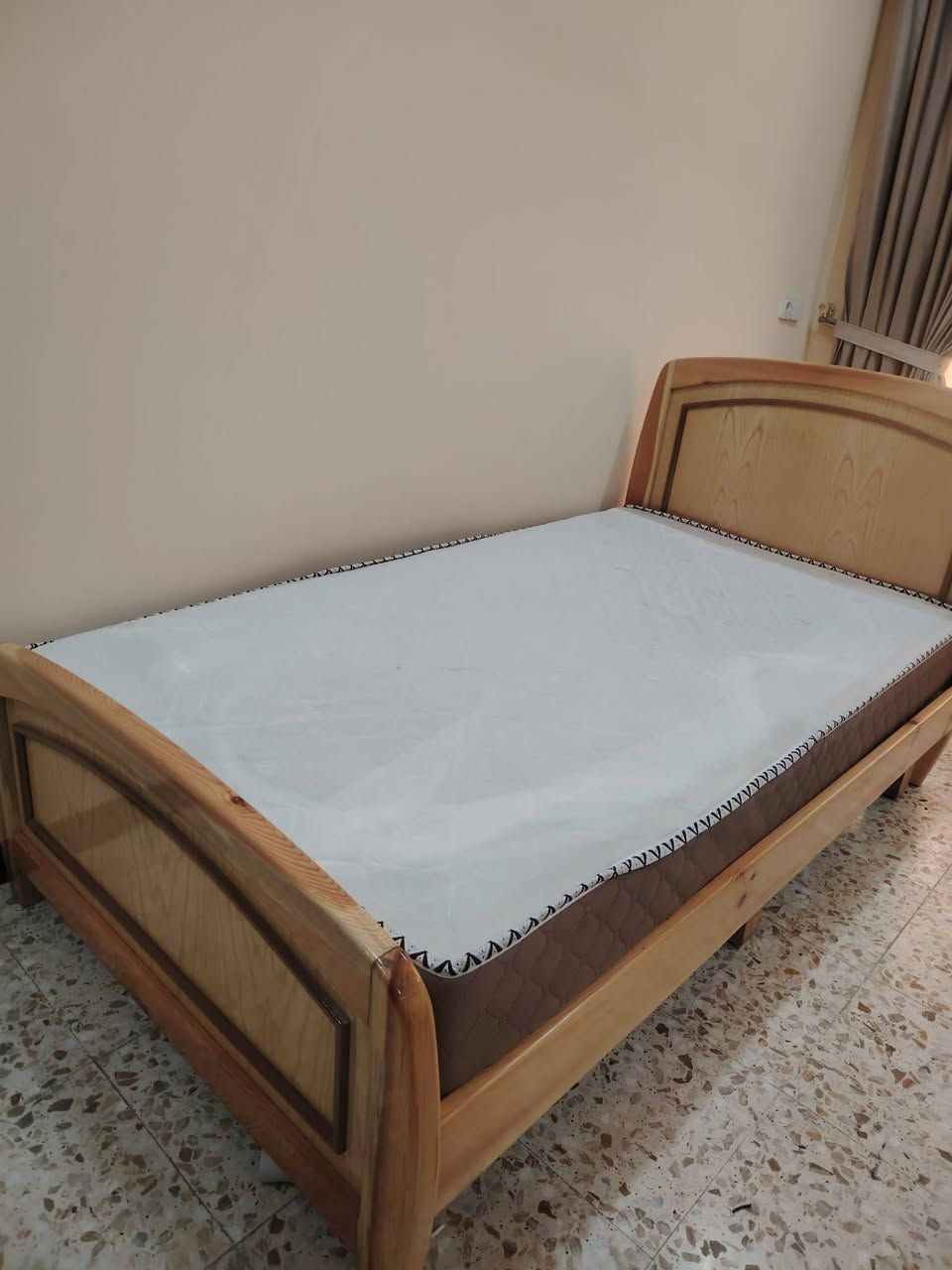 جرباية للبيع شغل عراقي درجة أولى امانت الله الحجم نفر ونص نضافة ٩٥ بل ١٠٠ السعر ٢٥٠ الف بيها مجال الاستفسار ***********
