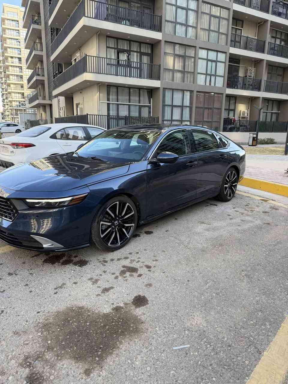 السلام عليكم هوندا اكورد تورنك موديل 25 لون بحري جديد صور الحادث بل منشور صبغ بس جاملغ بارد بل باب والبنيد  ماشية 17 الف السعر 220$  ***********
