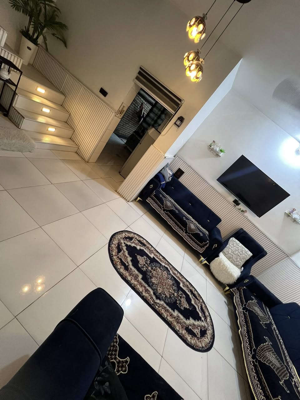 بيت للبيع كربلاء حي الأمل قرب مجمع الوارث عمود 83 المساحه 150 متر طابق ونص السعر 170 وبيه مجال***********
