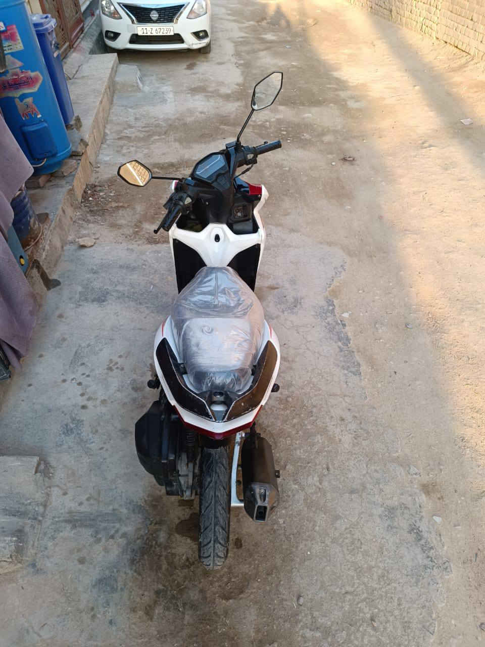 سلام عليكم دراجه هوندا للبيع اوامراوس دراجه جديده مملعوب بيه أحله من الصوره موديل 2023 دراجه مماشيه اهواي  السعر خابرني اوتدلل رقم الموبايل ***********هم بي واتساب
