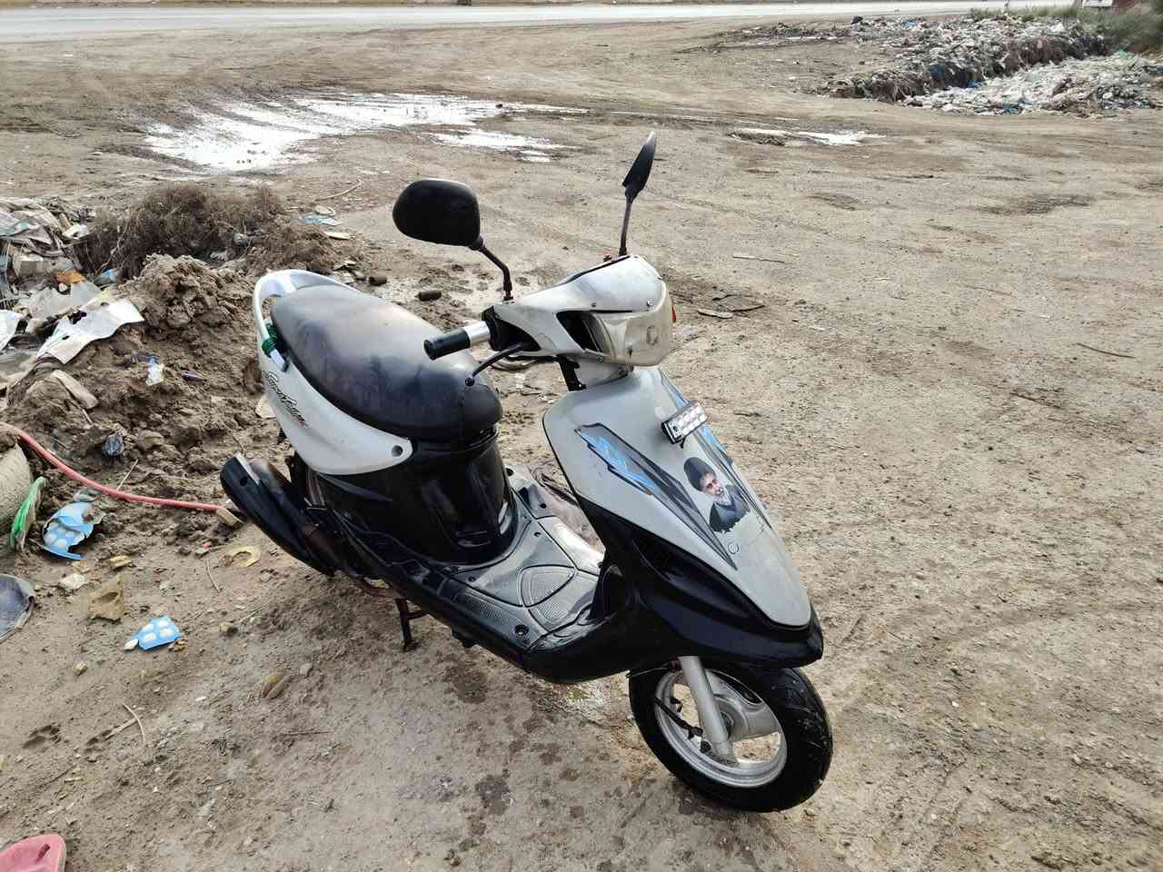 السلام عليكم دراجه للبيع ماكس قشجه شغاله من كل النواحي سلف هندر بوشه 56 زاد كلج امامي وخلفي رياضي تجي شوفه يلا تاخذه السعر 450 وبيه مجال الشراي ***********
