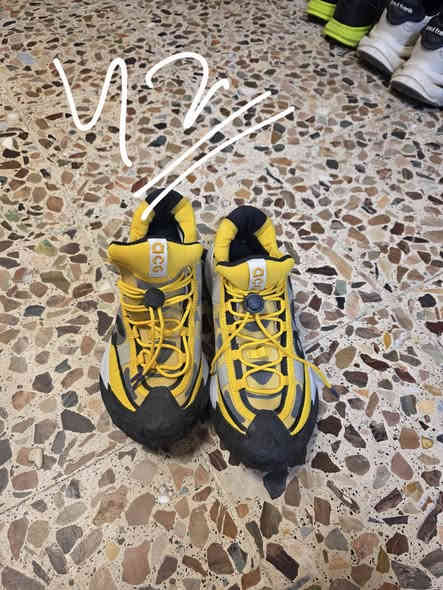 مرحبا اصدقائي بيع شلع فقط
قطع اصلية نظافة فول الفول بلنسياكا عدد ٢ اصليات كلهن قياساتهن  مكتوب ع الصور توصيل ماعندي مكاني شعب ***********  كلهن ب 125 قفل قفل
