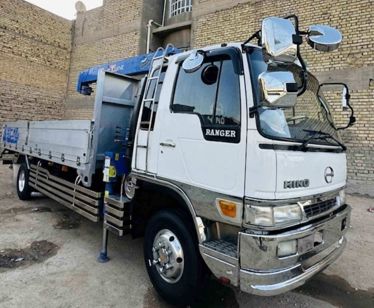السلام عليكم 🫡 
شباب هينو أنكر للبيع 
محرك ٨٠ خطين فول عادي كرين كاركو 3 سلايت عدل 
طول بدي 5,85 صافي 
للاستفسار :***********
مكلف بالنشر
