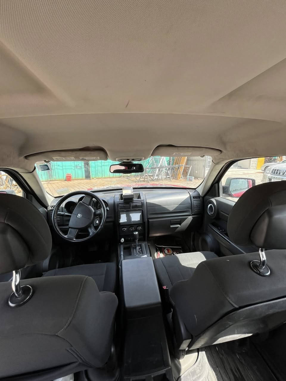 دوج نترو 2011 سعر 11000$
مكينة 6 سلندر 
سيارة جاهزة بيها شخوط بل دعامية 
ماشية 90 الف كل حادث ما بيها صبغ شركة 
بسمي ***********
