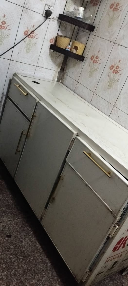 كاونتر توصا نظيف متر ونص وتخم عشرمقاعد نظيف حدا وشاشه 32 بلا نت ماليزي الأصلي موصيني مع ريمونته الأصلي شغال فول اخوجديد وثلاحه كونكرد لبناني الأصلي شغاله وتلفزيون قديم نظيف وشغال مع ريمونته للبيع مكان الحرية الأسعار مناسبة  وطباخ 4 عيون نظيف جدا وشغال مع فرنه    للبيع واسعارمناسبه مكان الحريه


**إذا كنت صاحب هذا الإعلان وتريد حذفه لأي سبب، رجاءا أرسل رسالة إلى الدعم الفني**