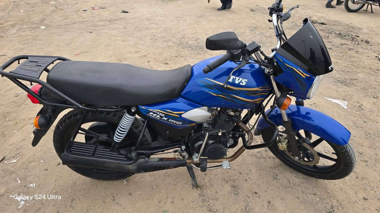 مرحبا دراجه هندي نضيفه مامفتوحه ابد شوف عينك تجي وتشوف اوراق اصوليه موديل 23 طالعه ب 24// البصره الخليليه السعر مليون 850وبيها مجال اني مكلف بلنشر رقم صاحب الدراجه اتصل ***********
