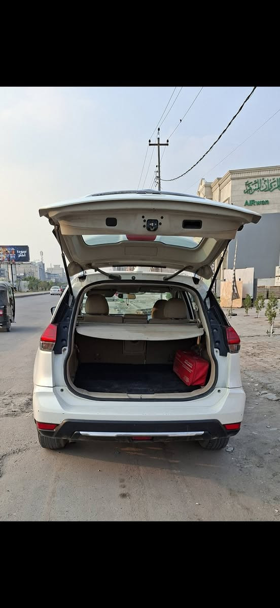 نيسان اكستريل خليجي 
مديل 2019  رقم بعداد مكفوله 
مواصفات سبعه راكب شاشه  كامره خلفيه  تحكم استيرن  تبريد تدءفأه مكينه اربعه سلندر  2400 كير مكفولات  مكان السياره في البصره للاستفسار ت***********  سياره اقتصاديه
