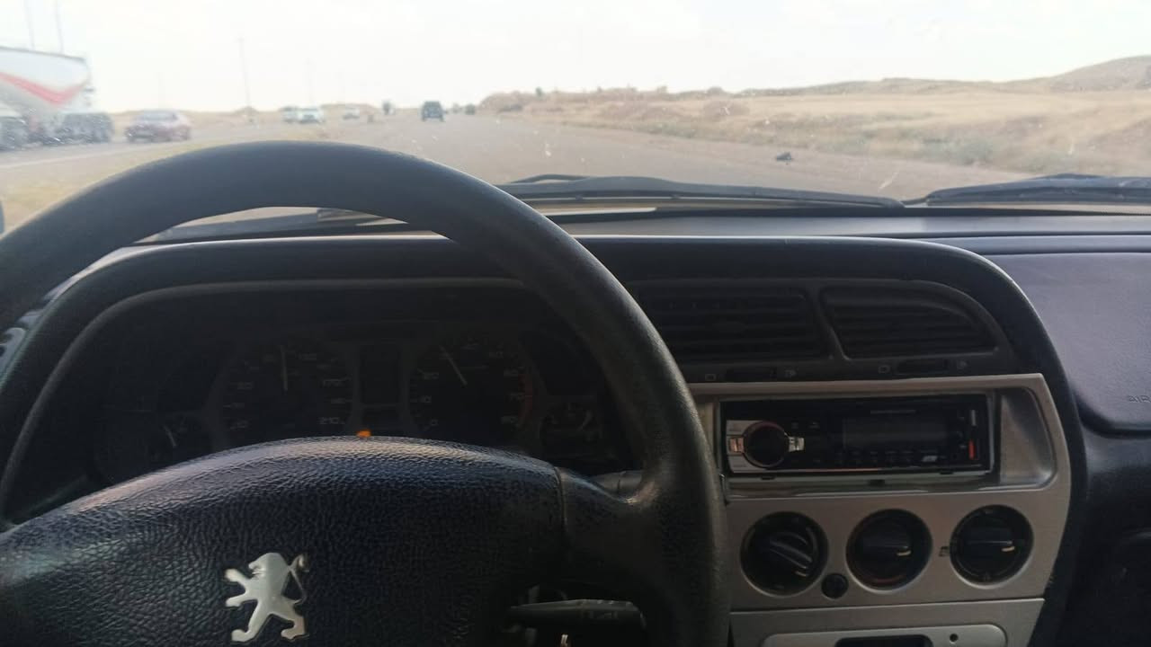 السلام عليكم بيجو ٣٠٦ مكفول عدا بارد ب جاملغ ٢٠٠١ تبريد تدفئه كلشي بيها شغال وعليها ادامه كامله 
***********
