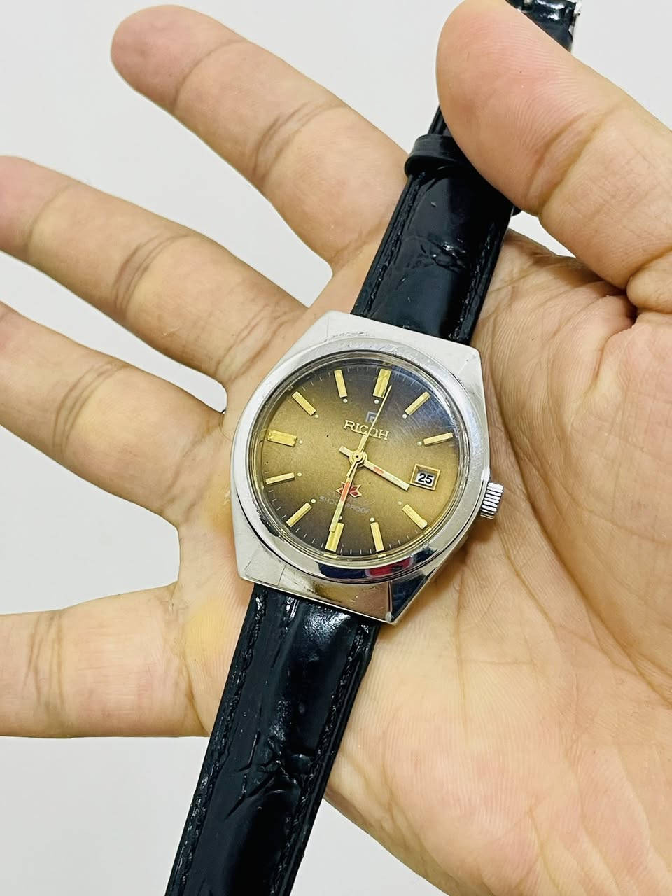 ريكو قديم نصب تكويك مكينة 17 حجر نظافة تامة قطر 38 سير جلد  نافذة للشهر يوجد توصيل لجميع المحافظات


**إذا كنت صاحب هذا الإعلان وتريد حذفه لأي سبب، رجاءا أرسل رسالة إلى الدعم الفني**