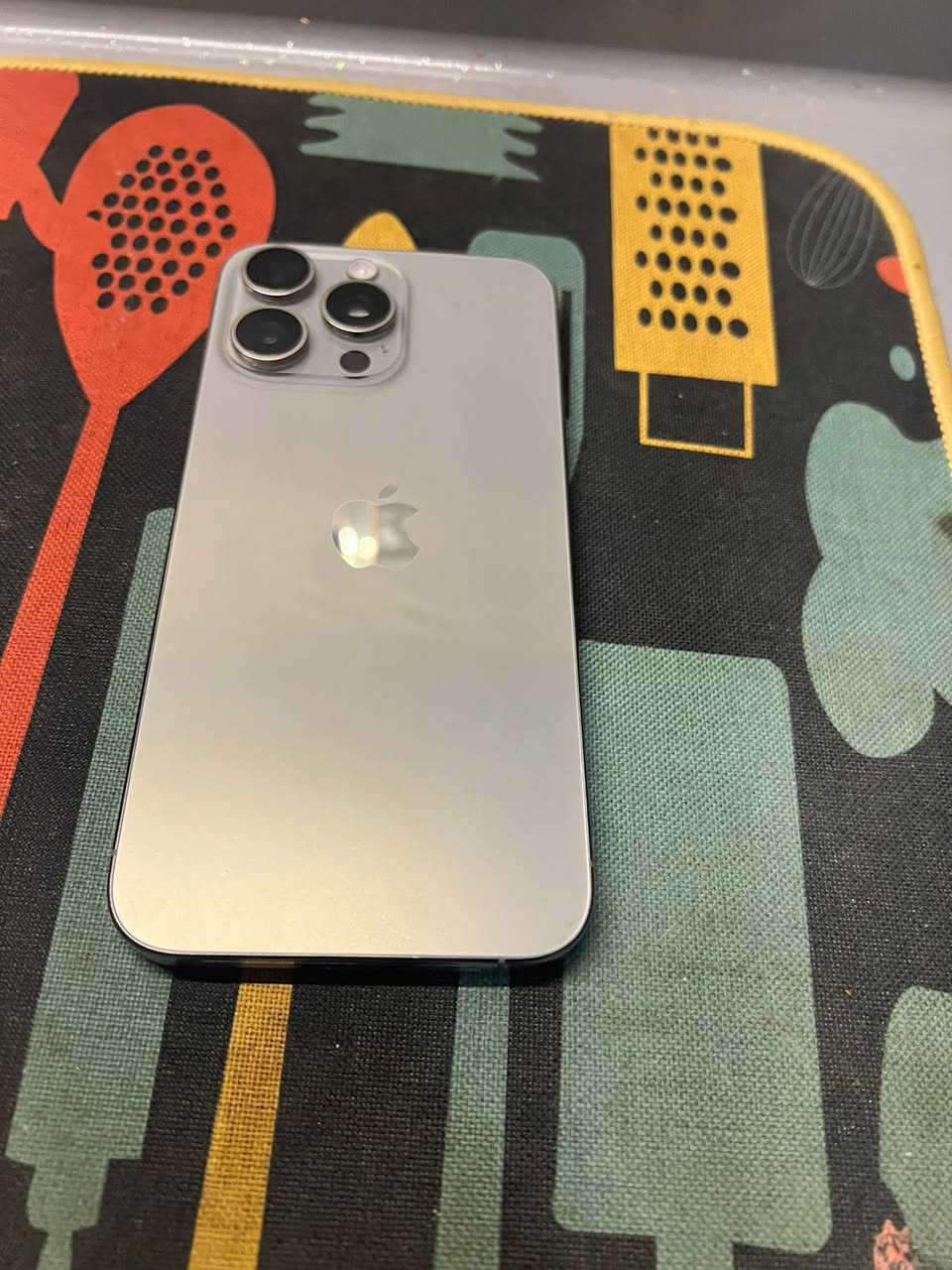 سلام  عليكم🙋🏻 أيفون 15 برو ماكس للبيع الجهاز نضيف جداً شرط وكاله وضمان من اي عيب 
 لون تيتانيوم🩶 شرق اوسط  محدث ios26.2 
بطارية 🔋 89  
نموذجM /AAA 
ذاكره 256
كارتونه ملحقاته كاملة 

سعر 1100 

رقمي ***********
