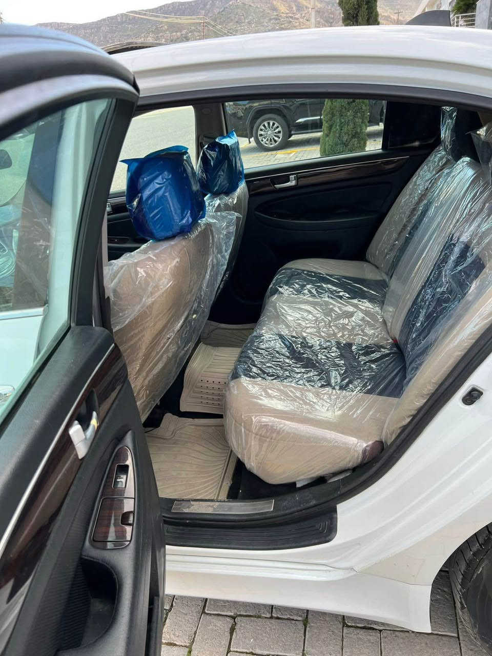 جنسس كلين تايتل لادعم و لاصبغ موصفات خليجي سعرها 142 سيارة جديدة بمعنى الكلمة 
للأستفسار متواجد واتس ***********
او الاتصال *********** بغداد, العراق
