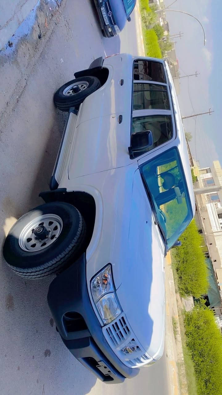 بترۆل محسن
٢٠٠٣
ناو سبی 
 سەنەوی تازەیە تا ٢٠٣١
ناوی نیە لەحاسیبەی بەغداد 
گیر مەکینە دەبل اکسل بەشەرت 
سبوخ حیزامە 
سەیارەکە جاهیزە 
لەکەرکوکم
سعری ٨٧ تۆزێ مەعمەلە
***********
