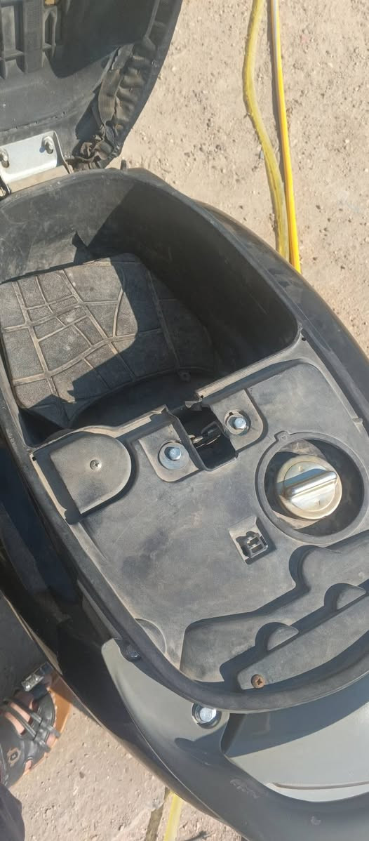 سلام عليكم دراجه بوليس حديث2017
سلف دشبول شلعه ومعدل لايت عالي ناصي 
اشاير دراجه كامله عوزها ولف مامفتوحه 
لحد يكسر بسعر والله قبل سنه اخذتها ب650رمبه 
سعر350وبيها مجال
مكاني حله سيف سعد
رقمي
‏‪***********‬‏
