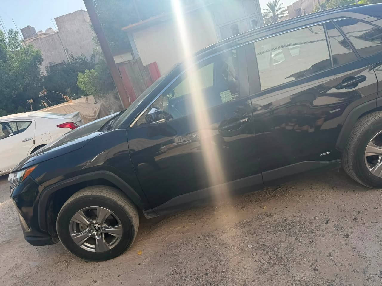راف فور موديل2024 صبغ قطعتين فقط بنيد وجاملغ سياره جديده هايبرد ماشيه 20الف فقط سياره على حطه الشركه بعدها جديده فول ***********
