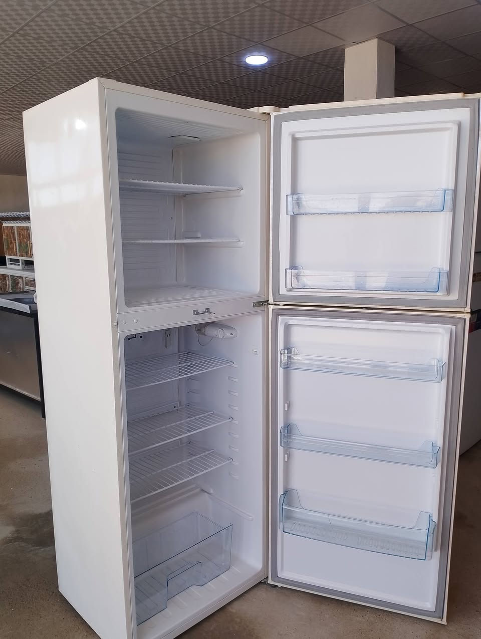 زبائننا الكرام 🌹🌹

✅ تم وصول وجبة جديدة من ثلاجات من شركة نوال التركية كافة الأحجام من 12 قدم إلى  22 قدم من ماركات عالمية  بسعر مناسب (( البيع اقصاد ونقد ))  وبالمواصفات التالية :

ومتوفر مجمدات جديد ومستعمل #وطباخات

متوفر كافة الماركات العالمية والأوروبية 
       
    المواصفات 

• حجم 22 قدم 
• ضوء داخلي
• مدخر للطاقة
• منخفض الضجيج
• تيرموستات قابل لتعديل الحرارة
• سلة خضراوات قابلة للإستخراج

⚠️ لا نتعامل مع المناشئ الرديئة اطلاقاً بل نتعامل مع الماركات العالمية وذات الجودة الممتازة . 

#عنواننا 

جنوب الموصل بلقرب من مفرق الشورة الشارع العام 

معرض الأمير للاثاث المنزلي 

#للطلب والاستفسار الاتصال على الارقام 
***********
‏***********
***********‬‏
#معرض_الامير ….. #خيارك_الافضل

السنا الوحيدين ولكننا الأفضل
