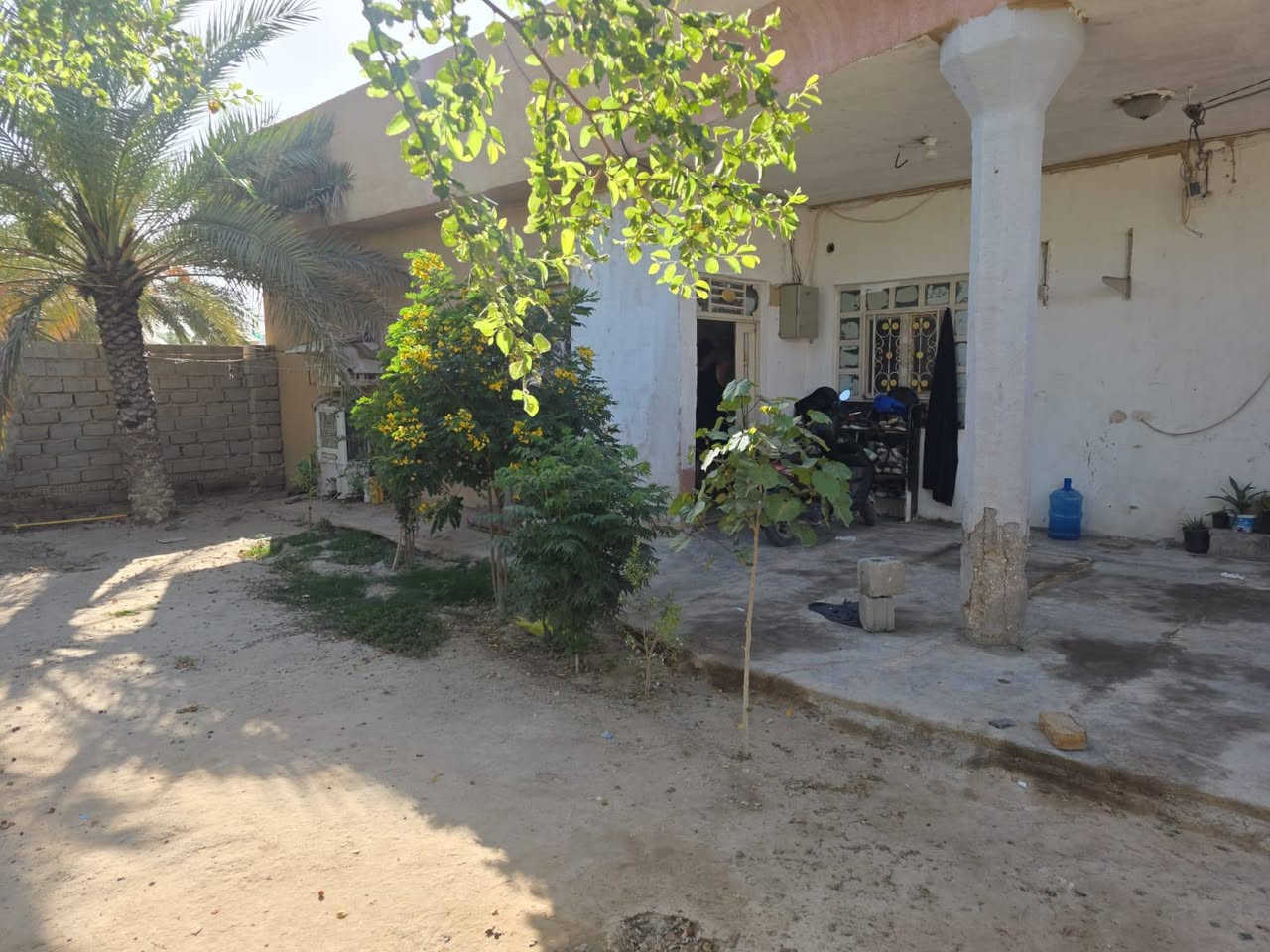 يألله اللهم صل على محمد وال محمد 
بيت في منطقه الحصوة ع طريق السوادة مقابل جامع سجاد داخل الفرع  الواجه ٢٧ ونزال ٢٦ المساحه الكليه 700متر 

تحت البناء ٢٢٥  وحدائق ثنين حمامات داخليه وخارجية وانتو بكرامه والغرف عدد ٣ وصاله ومطبخ  وستقبال 

 البيت مجهز من كلشي 

سند ٢٥ الستفسار اكثر تواصل ع هذا الرقم

 ***********
