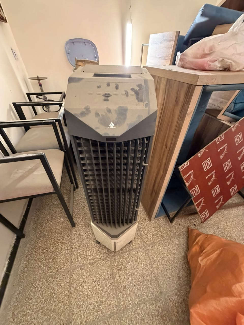 غراض محل كامل ميكينه بارستا ايطالي الكبير 
كاشير اراكيل كريب وفل مكينه ثلج عارضه كيك
محل كامل موضح بصوره اني ماخذهم شلع دين
اللي يجي ياخذهم شلع ويقيم بما يرضى الله
هذ وتسابي ***********
