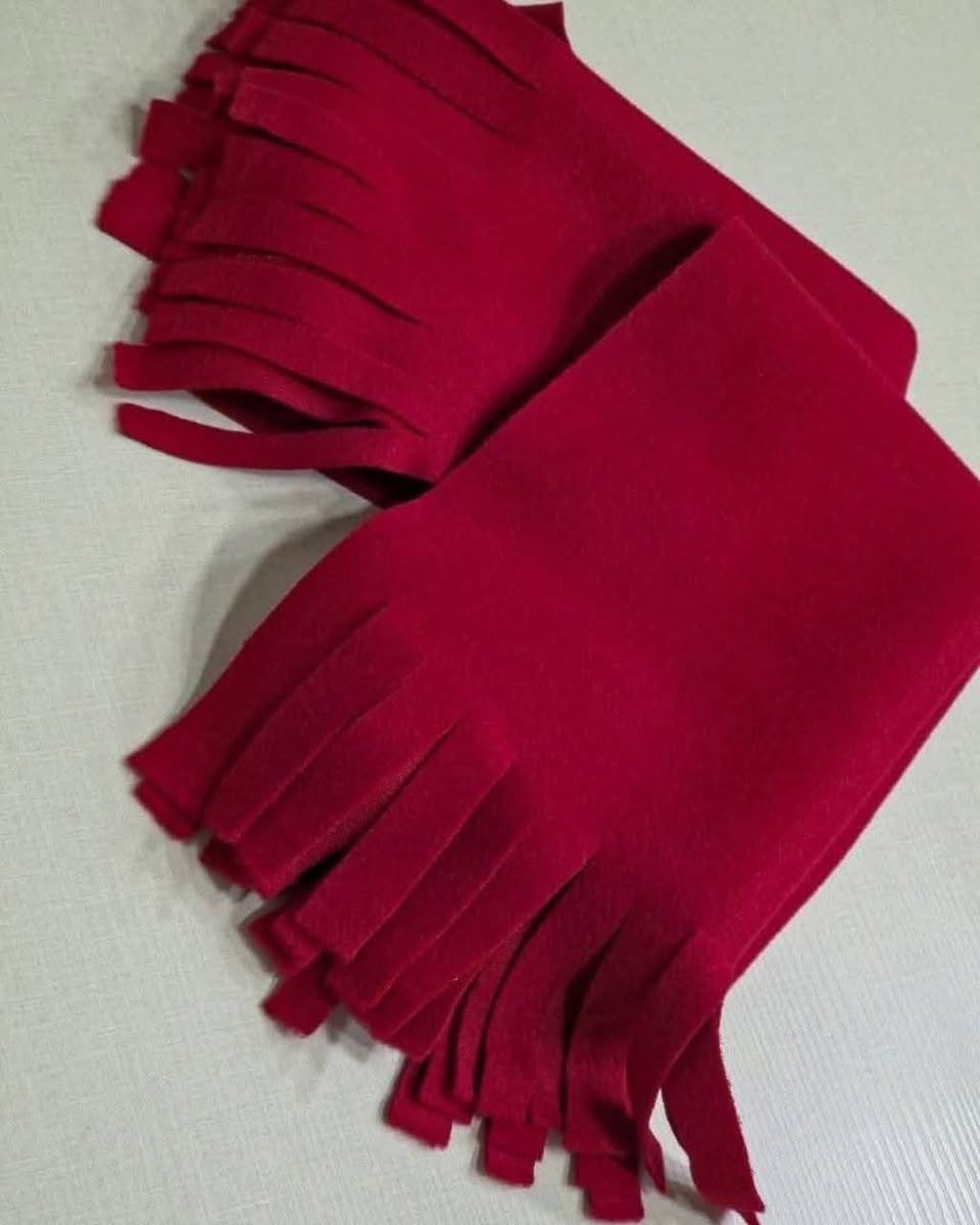 تميّز بإطلالتك.. سكارف(لفاحة) باسمك الخاص! ✨🧣
لأنك تستحق التميّز، نوفر لكم في "محل أنس السعيدات" خدمة الطباعة الحرارية الراقية على السكارفات.
 * خصّص سكارفك(لفاحة): اطبع اسمك أو اسم من تحب بأجمل الخطوط العربية.
 * جودة عالية: طباعة ثابتة وألوان زاهية لا تتأثر بالاستخدام.
 * هدية مثالية: عبّر عن تقديرك لأحبابك بهدية تحمل طابعاً شخصياً فريداً. 🎁
📍 موقعنا: سوق الحضر - محل أنس السعيدات.
تشرفنا زيارتكم في المحل لرؤية النماذج واختيار التصميم الذي يناسبكم.
🛍️ للطلب والاستفسار. ايضا يمكنكم التواصل معنا عبر رسائل الصفحة مباشرة. 📩
أو عبر الواتساب على الرقم: [***********]

أهلاً وسهلاً بالجميع! ❤️
#محل_أنس_السعيدات #سوق_الحضر #طباعة_سكارفات #هدايا_مخصصة #أناقة
