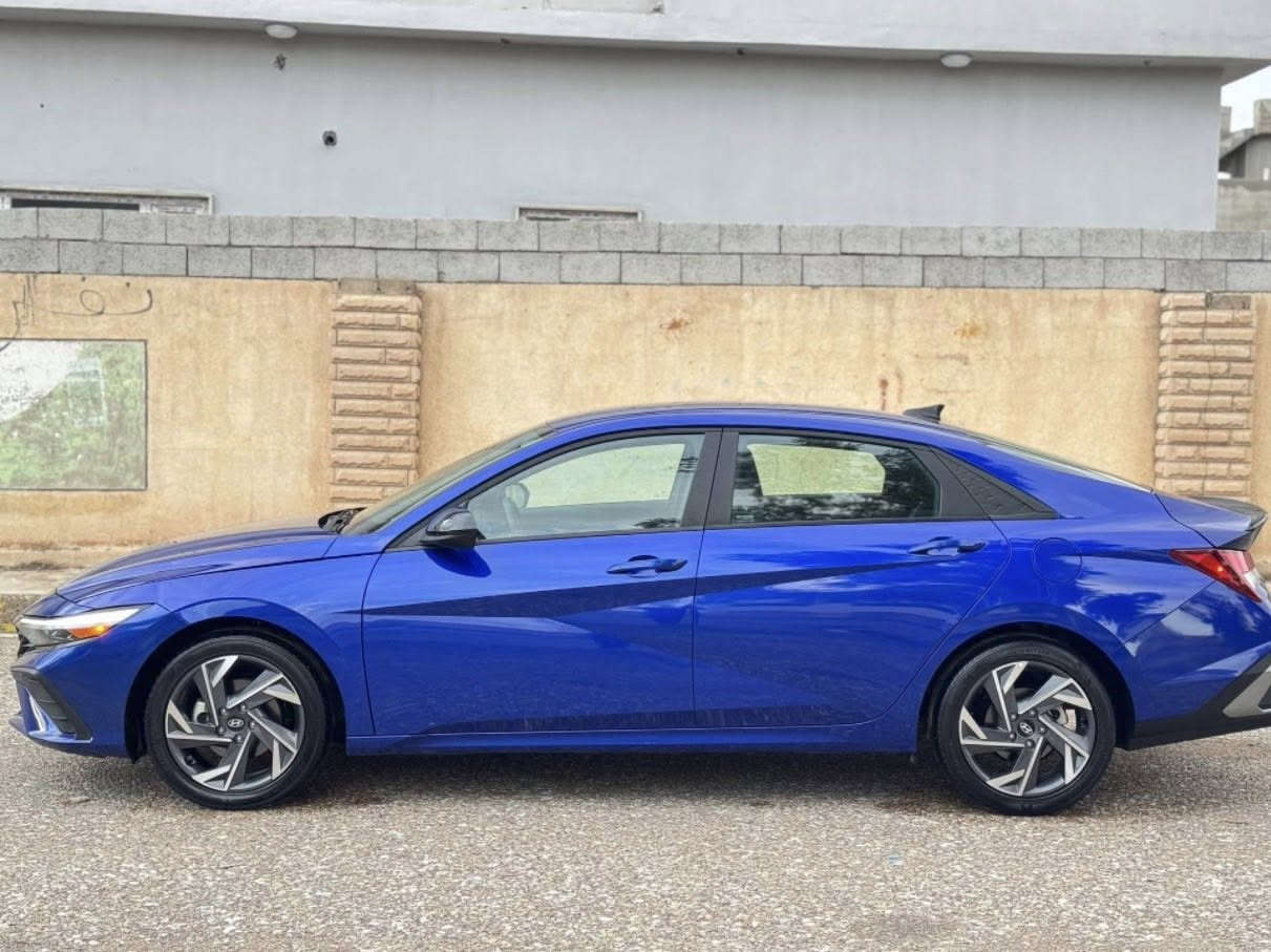 السلام عليكم
هيونداي إلنترا ٢٠٢٤ هايبرد – وارد أمريكي 
فوووول واحد على واحد 

ماشيه: 39 ألف mi

الضرر: فقط جاملغ خلفي وصور لحادث موجوده مع الصور

المواصفات
 • شاشة كبيرة
 • كشنات جلد
 • كشنات تدفئة وتبريد  
 • ويل كب اسود
 • تشغيل عن بعد
 • رادار 
 • إشارة ترحيب
 • بصمة أبواب وبصمة تشغيل
 • مانع انزلاق
 • 3 أنظمة قيادة
 • سايد بريك كهربائي
 • شاشة
 • تثبيت مسار

 •مكان سياره بغداد الشعب 

السعر ١٦٧
***********
