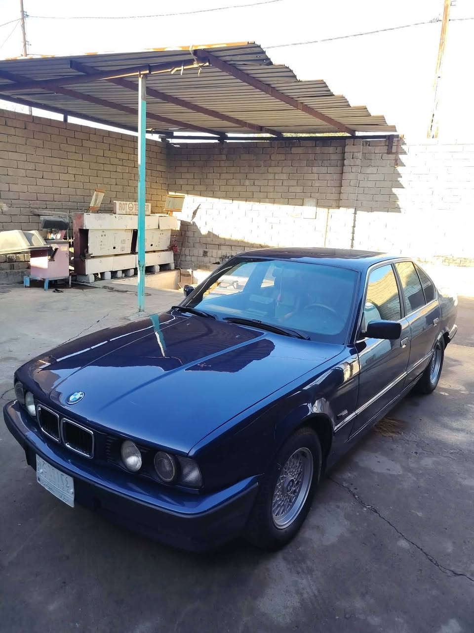 للبيع
BMW525اصل 
موديل 1992
صبغ عام جماليه  
طخم امامي خلفي جديد
لايتات صلايب 
مري صقر 
وياله خليه صقر اصلي  
تايرات جدد 
رقم الماني شرط تحويل 
تبريد ❄️ 
تدفئة 🔥 
محرك كير شرط 
كير اتوماتيك 
سلايت كهرب 
كشنات جلد كارتير اصلي
جامات كهرباء 
دشبول ايربك 
دركه ايربك تحكمات 
زينول 
شاشه تاب
 المكان الموصل  
شراي يخابرني 
مكلف بلنشر
 ***********

***********
