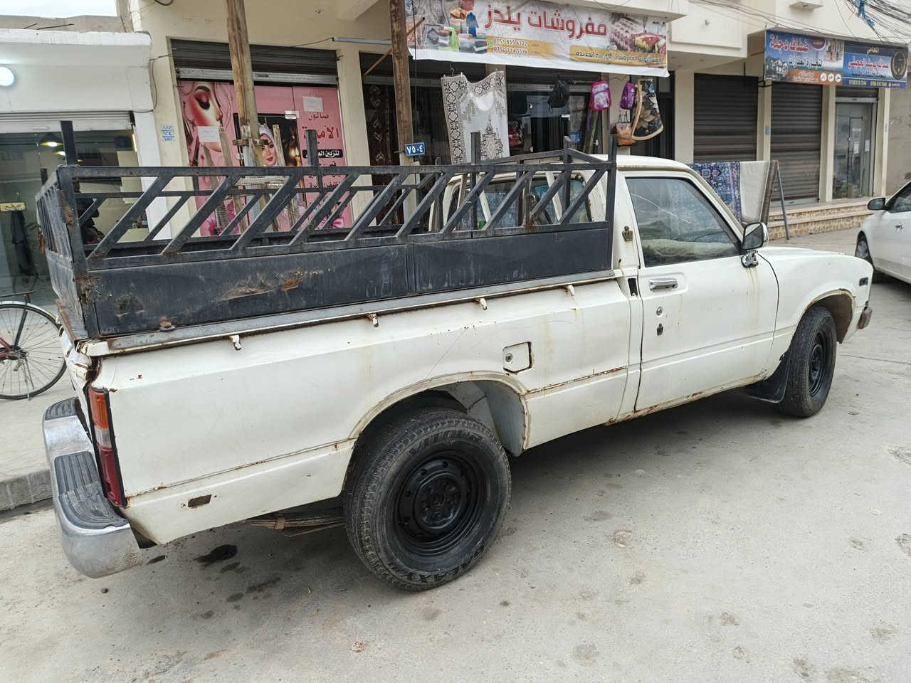 السلام عليكم بيكم 80 للبيع سياره نضيفه ومنصوبه و
جاهزه  كوبون بانزين شرط الوكالة والتحويل  السعر ٢٣ وبي مجال مكان السياره موصل الايسر للاستفسار ***********////***********
