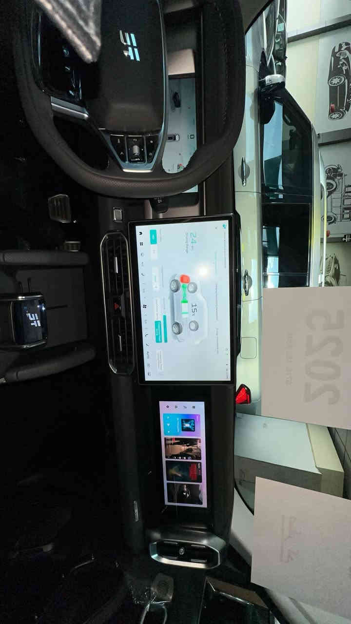 T2 1.5L Plug-in Hybrid LUXURY (E جيتور (بلك-إن هايبرد
الموديل 2025 
العداد: صفر كيلو متر
المحرك: 4 أسطوانات 1.5L تيربو + محرك كهربائي القوة الاجمالية 380
حصان
عزم الدوران (نيوتن-م) : 610
ناقل الحركة: أوتوماتيكي مخصص لنظام الهايبرد 3DHT
نظام الدفع: نظام دفع بالعجلات الامامية
سعة البطارية كيلووات/س: 26.7
بشحنة كهربائية وتعبئة وقود كاملة يصل المدى إلى 1200 كم استهلاك الوقود: 6.3 لتر لكل 100 كم

المواصفات
*فتحة سقف بانوراما بقياس 1.1م
* إطارات قياس 20 إنج
*الصندوق شفط
*الشباك الامامي شعار جيتور مضاء
*عروض ضوئية وموسيقية استعراضية
*رادار تفاعلي
*نظام القيادة شبه الذاتية
*نظام الكبح التلقائي في حالة الطوارئ
*كاميرات محيطية 540 درجة
*حساسات أمامية وخلفية
*نقطة العمياء
* تحذير مغادرة المسار
* المساعدة للبقاء في المسار
*شاشة التحكم بقياس 15.6 إنج
*شاشة القيادة بقياس 10.25 إنج
*نظام صوتي 12 سماعات من Sony
*نظام أبل كاربلاي وأندرويد أوتو

جميع مستحضرات التجميل مصنوعة في الصين

سعر ٤٤،٥٠٠،٠٠٠ ملیۆن دینار
سفر کم
بدون رقم
سلیمانیە
***********
