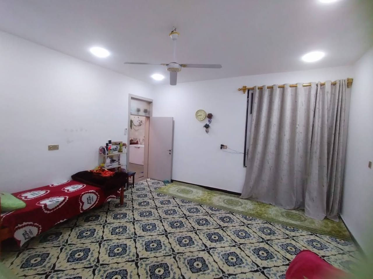 دار للبيع البعيثه السلطان الاول شارع المدارس مساحه 120متر واجهه7,50نزال 16شارع عريض 10خدمات كامله بي ثلاثه غرف نوم الستفسار على هذا الرقم. ***********,,,,,***********
