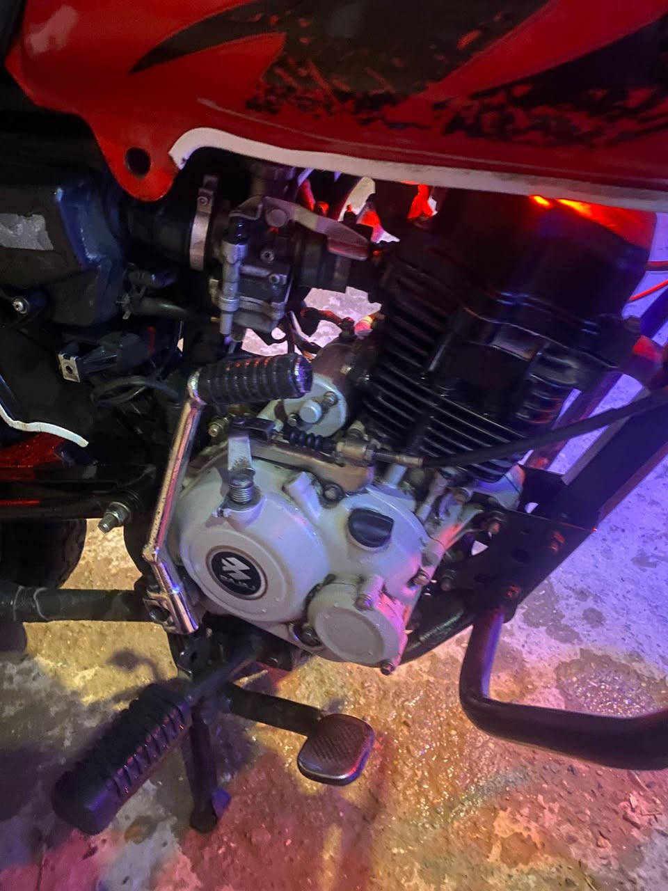 بوكسر للبيع 
موديل 23 مرقم سنويه بأسمي 
مجفتة مره وحده فقط وخير من الله ماموكفتني 
ناقصها ترتيبات بسيطة سعرها 1900 مليون وتسعميه وبيها مجال 
مكاني بغداد حي جهاد
*********** واتساب
