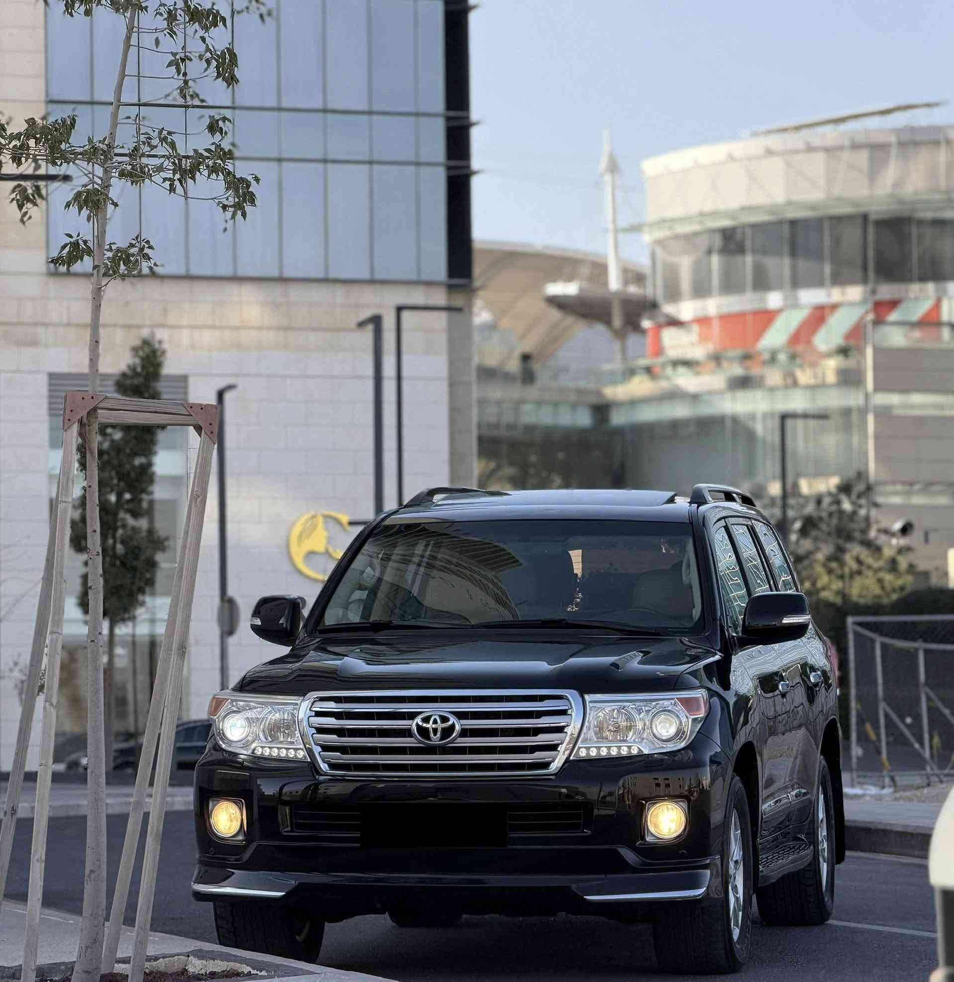 تويوتا لاند كروزر 2013 فحص كامل كرت ابيض دون ملاحضات  
محركVX-R V8 5700cc
لون اسود مميزه وغرفه بيج مميزه 
فل الفل اعلى صنف من فئته
فتحه كرستال 3 حركات 
فرش جلد لون بيج 7 مقاعد مع كراسي كهرباء ومبرده 
شاشه اصليه مع كاميرا رجوع خلفيه مع نظام صوتي مميز 
طاره كهرباء اصليه 
صندوق خلفيه كهربائي بالكامل 
نظام دفع رباعي متعدد مع دفلوك
تشغيل عن بعد عن طريق مفتاح 
حساسات خلفيه واماميه اصليه 
مكيف خلفيه مفصول عن امامي
بصمه تشغيل وبصمه أبواب
أضويه زنون مع LED مع بخاخات أضويه
مري طوي وكهرباء 
ثلاجه وسطيه 
أنظمة قياده عديده 
اضافات عديده لم تذكر......
جنطات 18 مع كوشوك ممتاز 
دهان الوكاله ولا يوجد حوادث 
السعر 29.800د 
رقم 0795886067


**إذا كنت صاحب هذا الإعلان وتريد حذفه لأي سبب، رجاءا أرسل رسالة إلى الدعم الفني**