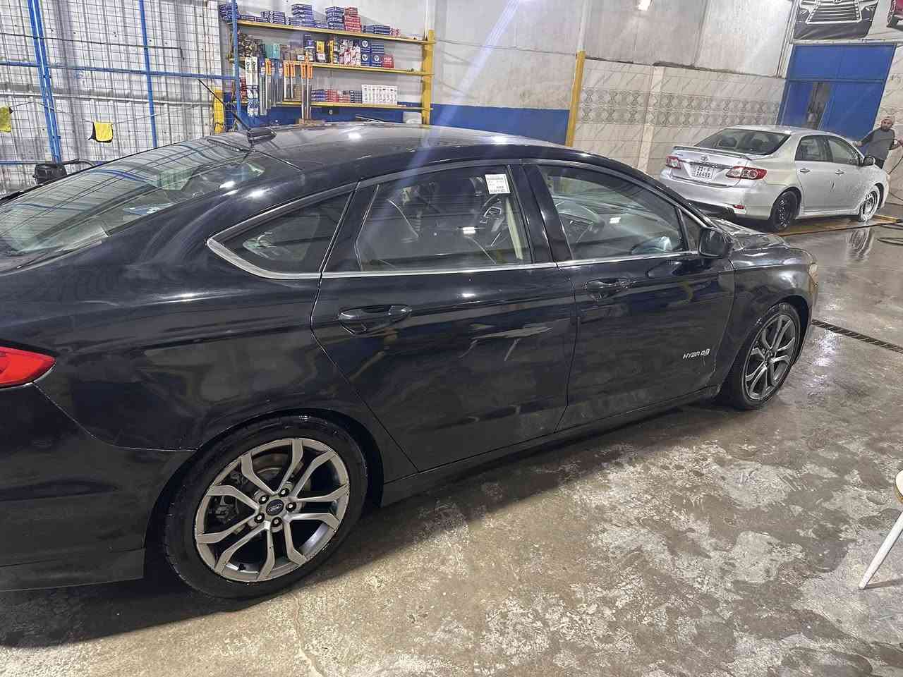 السلام عليكم
فيوجن ١٧ 
محرك ٢٠٠٠ هايبرد 
محرك جديد وكير  مكفولات 
صدر جديد
تخم تاير جديد
سياره جانيها وماقصر بشي وياها 
بس احتاجيت واريد ابيع والحمد لله وبالعافيه على ياخذها🙏🏽
سعر ١٠٥ وبيها مجال 
*********** واتساب 
***********
