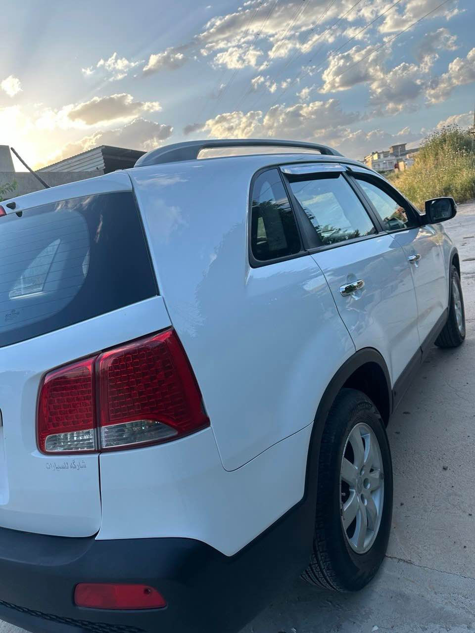 کیا سۆرێنتۆ.   Kia Sorento
مۆدێل ٢٠١٢ 
٢٠٠ کیلۆمەتر ڕۆشتووە
مەکینەی نەکراوەتەوە تەنها قەپاغی مەکینە کراوەتەوە بۆ وەلف گۆڕین
بێ بۆیاخ
نیو مواسەفات و پانۆراما
مەکینەی نەکراوەتەوە هەزەی تازەیە سەنەوی تا ٢٠٢٧ تازەیە
نرخی ١٥٥ و معامەلە
0773 108 9849 السليمانية, العراق

