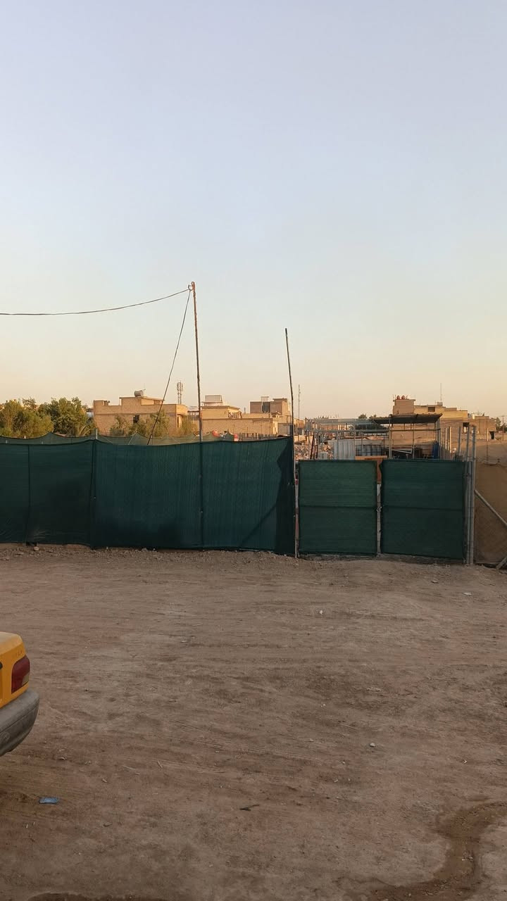 السلام وعليكم/بيت للبيع 200متر +
حديقة خارجية300متر تشجير الواجهة 10 النزال20 البناء طابق ونص يحتوي على  ستقبال ومطبخ وصالة وصحيات وغرف عدد2 والطابق الثاني صالة وصحيات وغرف عدد2 وبيتونة وبي صطح عدد2 
موقع البيت الرئاسة شارع 20 شارع سكلة المصطفى الي مقابيل صيدلية ابن البيطار يباع الدار معى الاثاث او بدون اثاث 
موقع البيت جدن راقي للستفسار اكثر
الاتصال على هذا الرقم/***********
