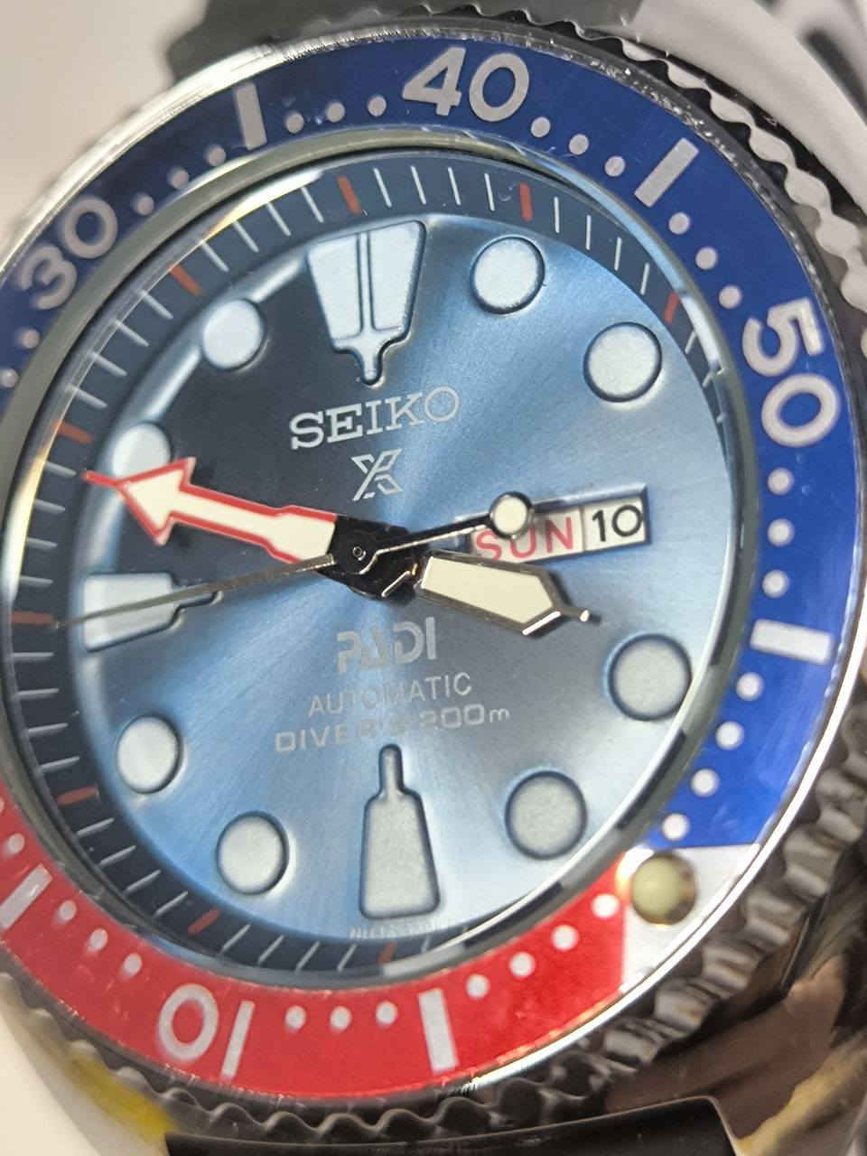 ساعة من ماركة سيكو Seiko Prospex PADI Special Edition ببسي 

تحفة فنية 
مصممة للغواصين واشهرهن
مكينة كوارتز ناعمة نظام ماطور
هيكل ستانلس ستيل مع رنك دوار
ميناء بحري بتدريجة ازرق مميزة مزودة بمنفذ تاريخ شهري واسبوعي 
فول لامينوس اميال وارقام 
زجاج معدني ضد الخدش 
مقاومة ماء وغبار 
سير ربل طبي ضد البكتيريا وتجمع الاوساخ 
القطعة مختمة بالكامل خفر 
وزن ثقيل 

ملاحظة متوفر قطعتين فقط

السعر :- 45 الف ع اول تم
للحجز والاستفسار يرجى مراسلة الصفحه


**إذا كنت صاحب هذا الإعلان وتريد حذفه لأي سبب، رجاءا أرسل رسالة إلى الدعم الفني**