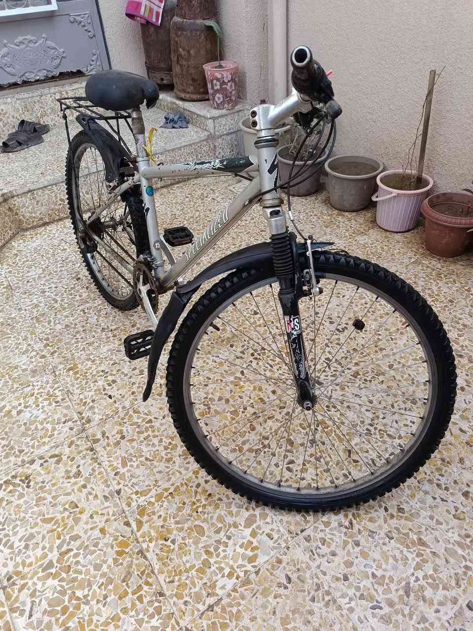 بايسكل للبيع 
امريكي دبلات شغالة 
تايرات و كشن جدد 
بيه البايدار من تدور رجلك قوي يفر بوش يتصلح 
للبيع ب ٥٥ ومجال بسيط 
مكاني حي سومر 
***********
