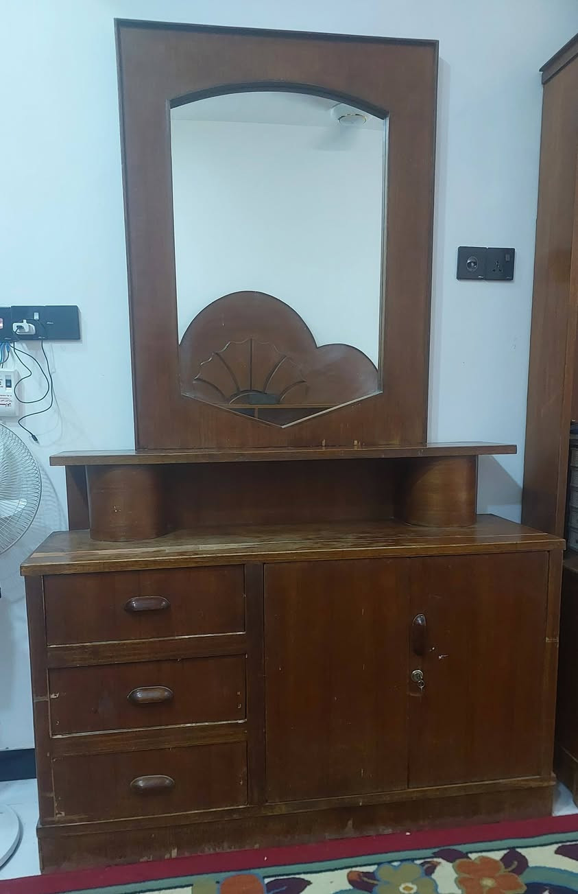 السلام عليكم للبيع جرباية مع ميز مراية مع زاوية السعر ٢٠٠ وآسف على الإطالة للإستفسار موجود على الفيس


**إذا كنت صاحب هذا الإعلان وتريد حذفه لأي سبب، رجاءا أرسل رسالة إلى الدعم الفني**