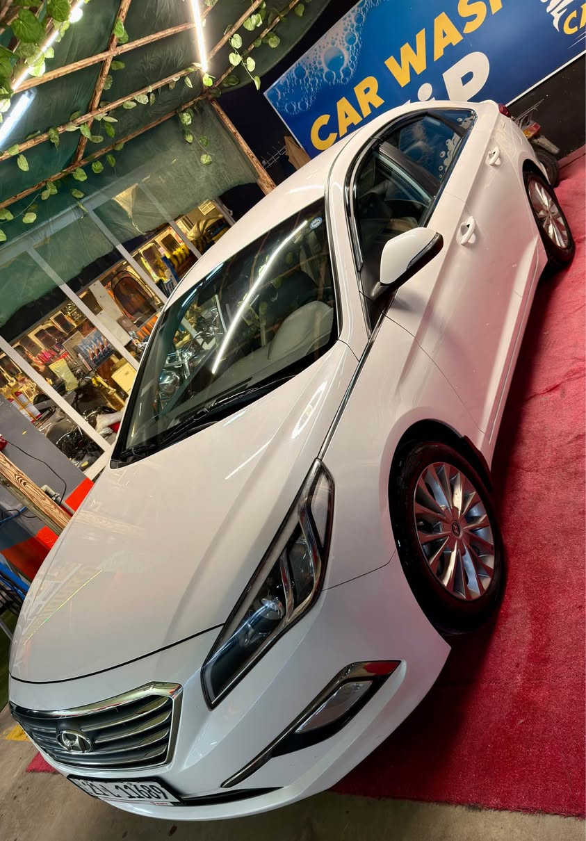 هيونداي سوناتا 2015 خليجي كلين 
لون أبيض صدفي من الدعامية الى الدعامية بشرط بدون صبغ وبدون تعديل حتى الدعاميات بدون صبغ
مكينة 2.5 دوش المرغوب بشرط 
كير ATF ست نمر بشرط سيرڤس جديد 
السيارة فول مواصفات ماعدا البانورما 
3 انظمة قيادة ( Eco ، Normal، Sport )
داخل جلد لونين 
منظومة زينون كاملة 
بگ لايتات ليد
كامره وحساسات خلفي
تحديد سرعة 
ويل كروم بلادي خليجي مع طخم تايرات جديد بالكامل
رقم جديد لسنة 2030 بأسمي مع هزة جديدة
صدر الگدام والورا بشرط الفحص على وضع الشركة 
السيارة ماشية 91 الف حقيقي 
بيها بطاقة بانزين 
موقع السيارة كركوك
السعر 185$ 
للأستفسار 
*********** كركوك, العراق
