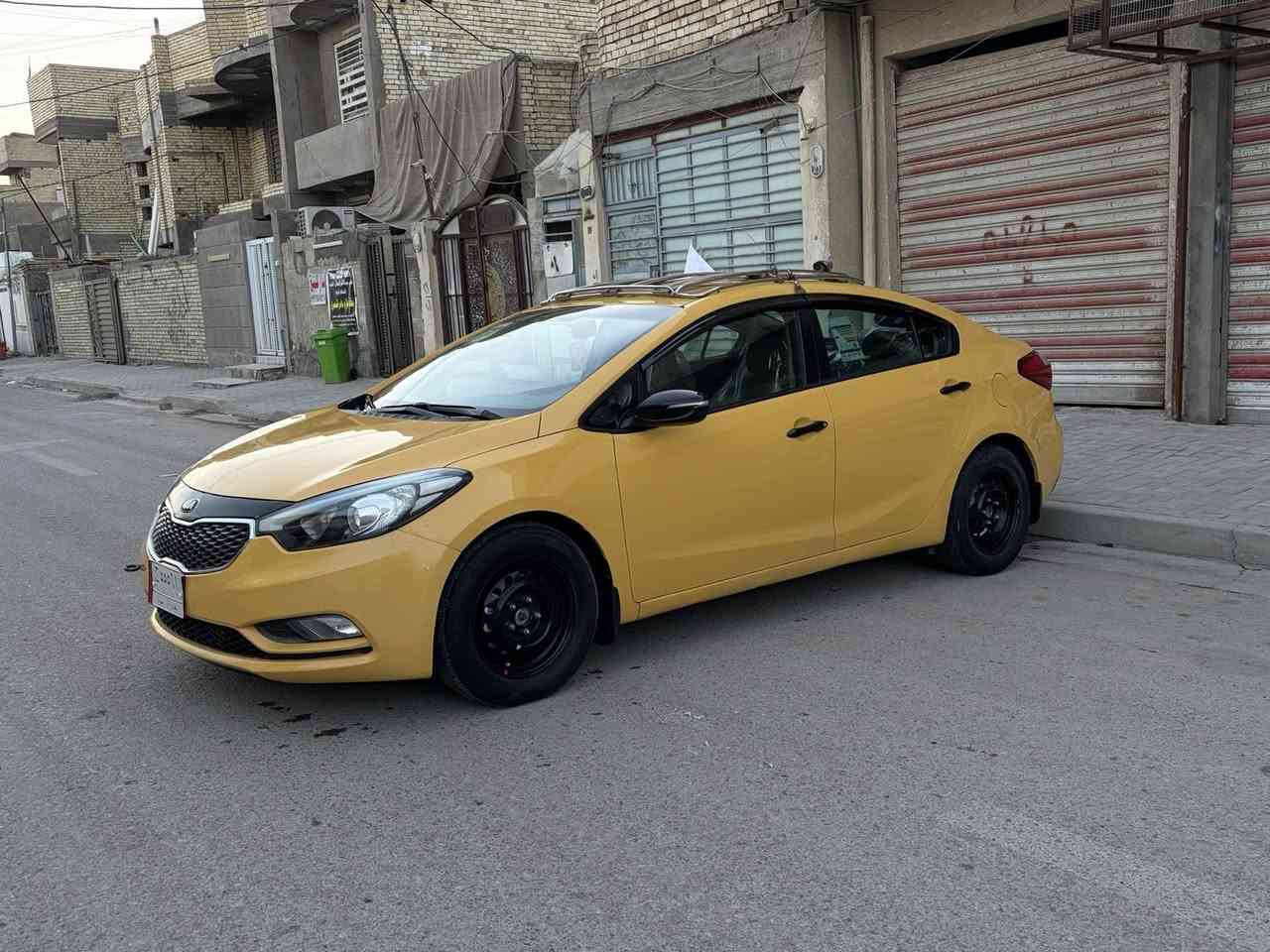 سلام عليكم
فورتي مديل 2016 وارد. أمريكي 

تخم تاير جديد 

شاشه كأمره 

منضومه زنون 
صبغه أولى ما معيوده
مكينه كير خير من الله 

صدر امامي خلفي جديد 

رقم بغداد جديد  

سياره حلوه وبل عافيه عل. ياخذها 

مكاني. بغداد 

***********
