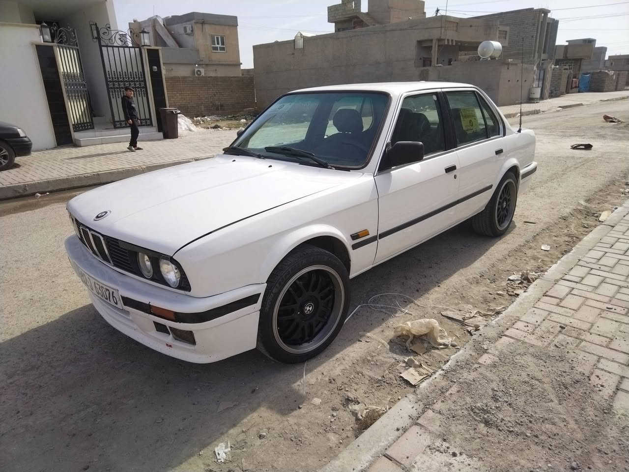 السلام عليكم
BMW زعره كير عادي اربعه سلندر 1800 السياره نضيفه تايرات زوج جديد وزوج نص عمر. زوج دبلات امامي جديد. صدر مبدل عبار كلج فوك وجوا جديد السياره بيها نواقص بسيطه
السعر 36 
***********
