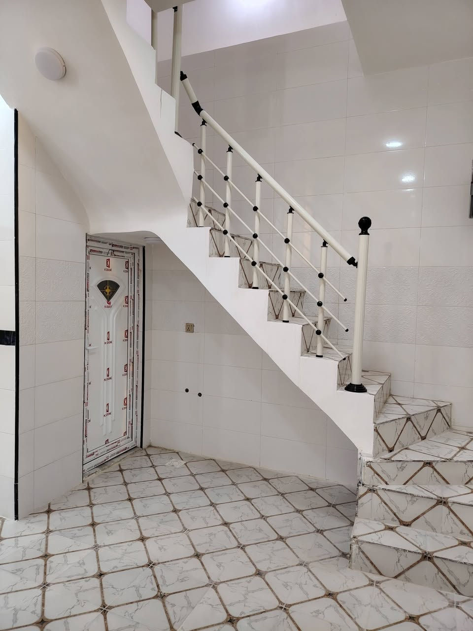 🏡✨ دار للبيع في حي النداء – النجف الأشرف ✨🏡
📍 العنوان: حي النداء، بداية شارع قنبر، قرب مدرسة موصل الحر
📐 المساحة: 50 متر
🏗️ البناء: حديث، صب كونكريت، طابوق جمهوري
🔹 دار مرتبة ومناسبة للسكن 🔹 بناء حديث وتشطيب جيد 🔹 موقع قريب من الخدمات والمدرسة
📞 للاستفسار والاتصال: ***********
