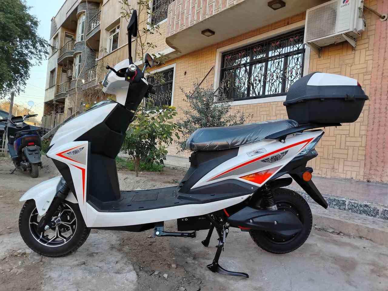 السلام عليكم دراجه شحن سكنس قرش شركة مؤيد طياره جديده جدآ بعدها بالضمان.
بطاريات كبار كرافين عدد 6.
ملف 1500 واط.
تشغيل كارت وبصمه وسويج.
السعر ٦٧٥ الف.
مكاني جادريه     ***********
