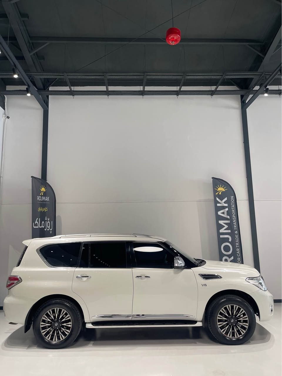 nissan patrol 2014 SE
سەیارەکە گێڕ و مەکینەی نەکراوەتەوە 
مەکینە ٨ پستۆنی ٥.٦ لتر 
بێ بۆیاخە - تەنها ٣ پەڵە ساردی هەیە 
سەنەوی و ڕەقەمی تازەیە - تەحویل غرامە بەشەرت 
شوێن سلێمانی
 
0770 190 2290
0750 122 0523 السليمانية, العراق
