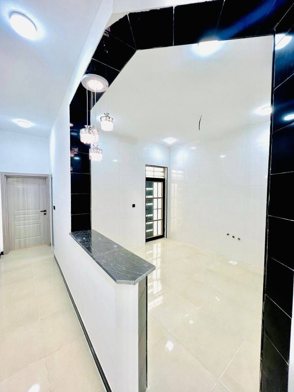 سلام عليكم 70 متر للبيع
طابو زراعي سند ٢٥ بيه إقرار محكمه 

يتكون من غرفه نوم 1

وصاله ومطبخ واستقبال 

وصحيات داخل وخارج 

البيت جديد بعده مامسكون 

بناء درجه أولى

مكانه حي ميسان شارع60 قرب سكله الكرعاوي 

الاستفسار 

***********

***********/واتساب
