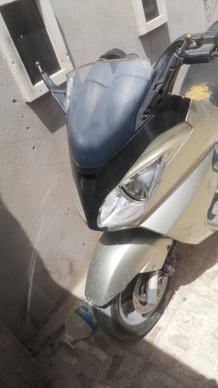 دراجه ايطاليا مكينة 250 سرعته 160 معدل وشلعه تخبل شرط اسبانه ممدوده عليه  كهربائيات كله شغاله بيه مشكلة كلش بسيطه وشغاله نص نكره وين متحب روح بيه  السعر 500 بيه مجال حق جيتك
***********
***********
بغداد الجديده

